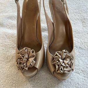 Vince Camuto Women's Beige Floral Peep-Toe Heels
